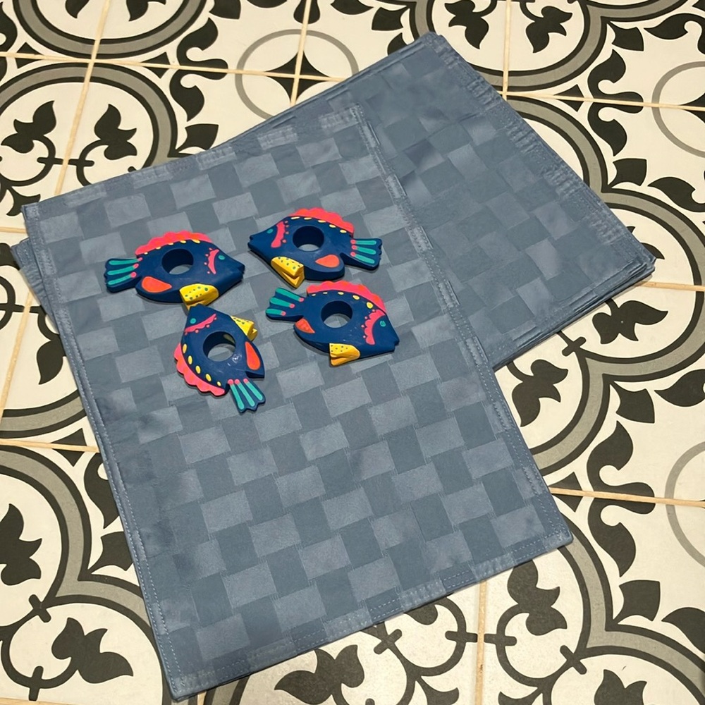 Place setting for 4